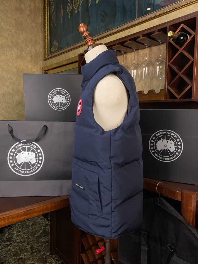 CANADA GOOES Men's and Women's Vest with Packaging Box