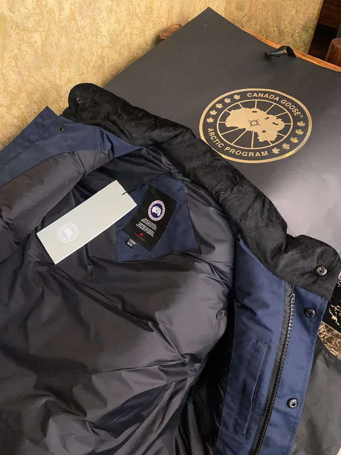 CANADA GOOES Men's and Women's Vest with Packaging Box
