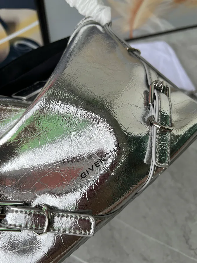 Givenc*y Voyou Detachable Strap Metal Clasp Crossbody Bag