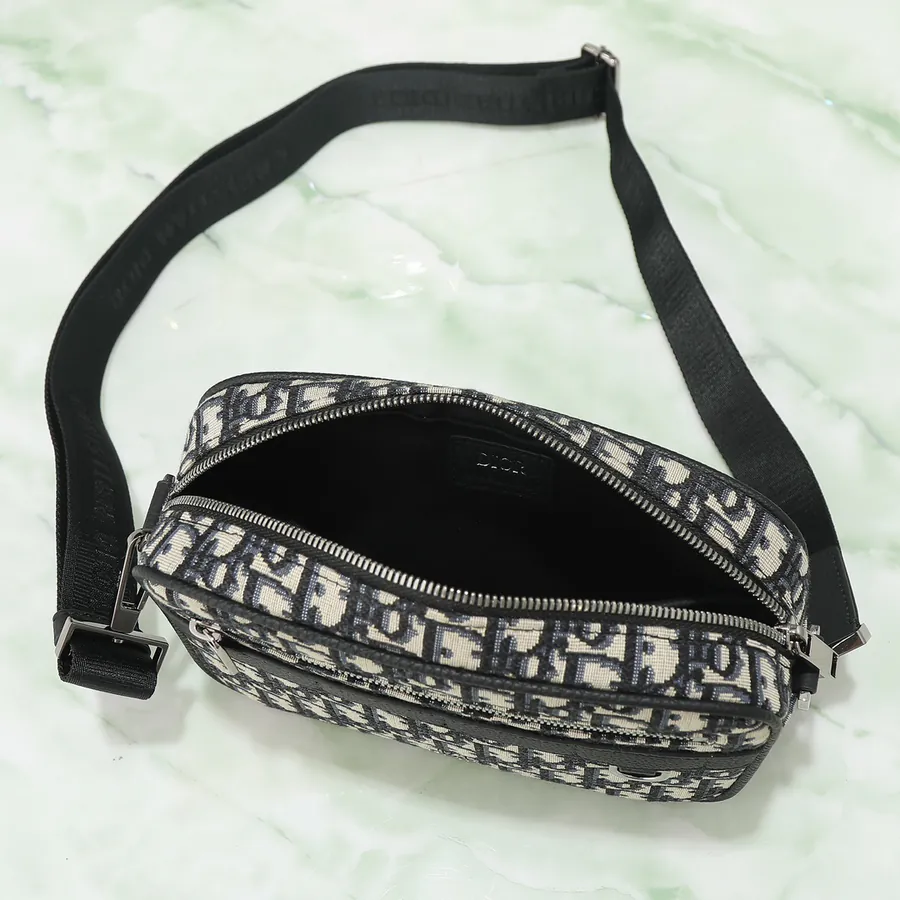 Safari Messenger Bag Practical and Compact for Daily Use