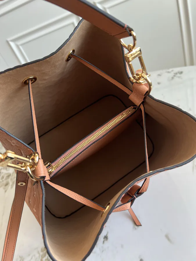 NéoNoé Midsize Bucket Bag with Monogram Empreinte