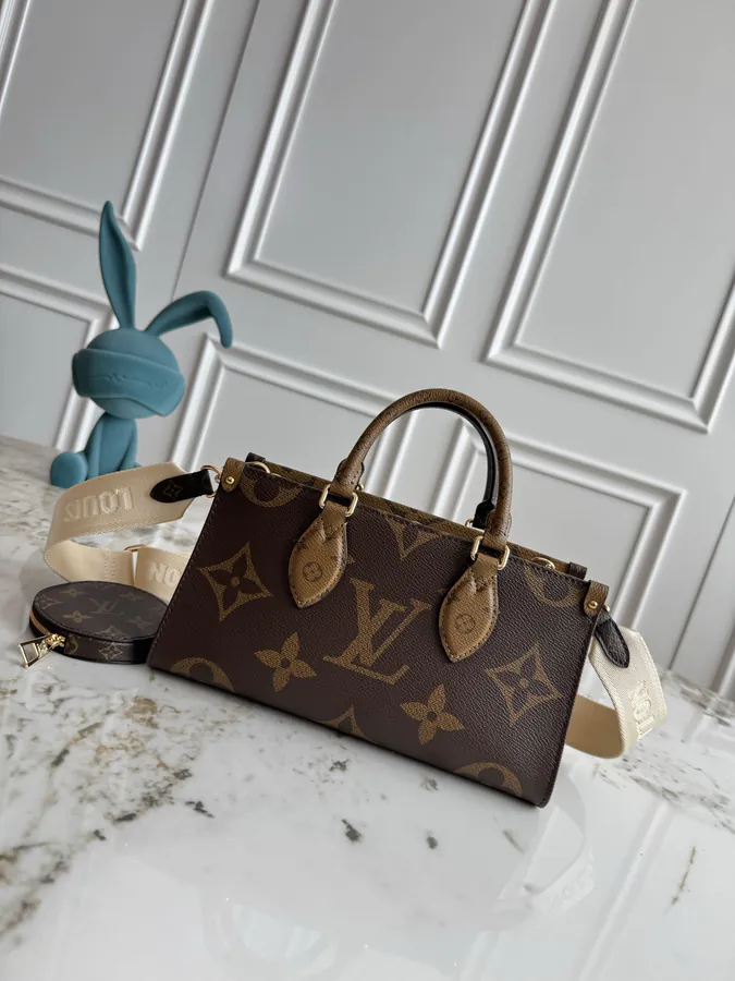 OnTheGo Tote Bag Giant Monogram & Monogram Reverse Canvas