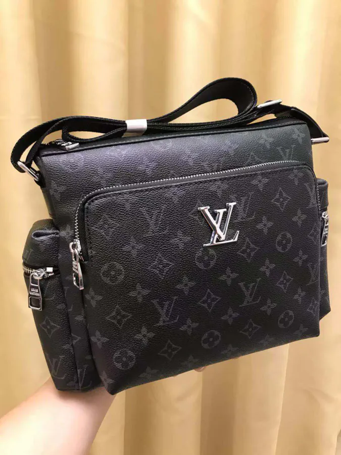 V Brand New Arrival Bucket Bag Classic Fabric, Minimalist Design