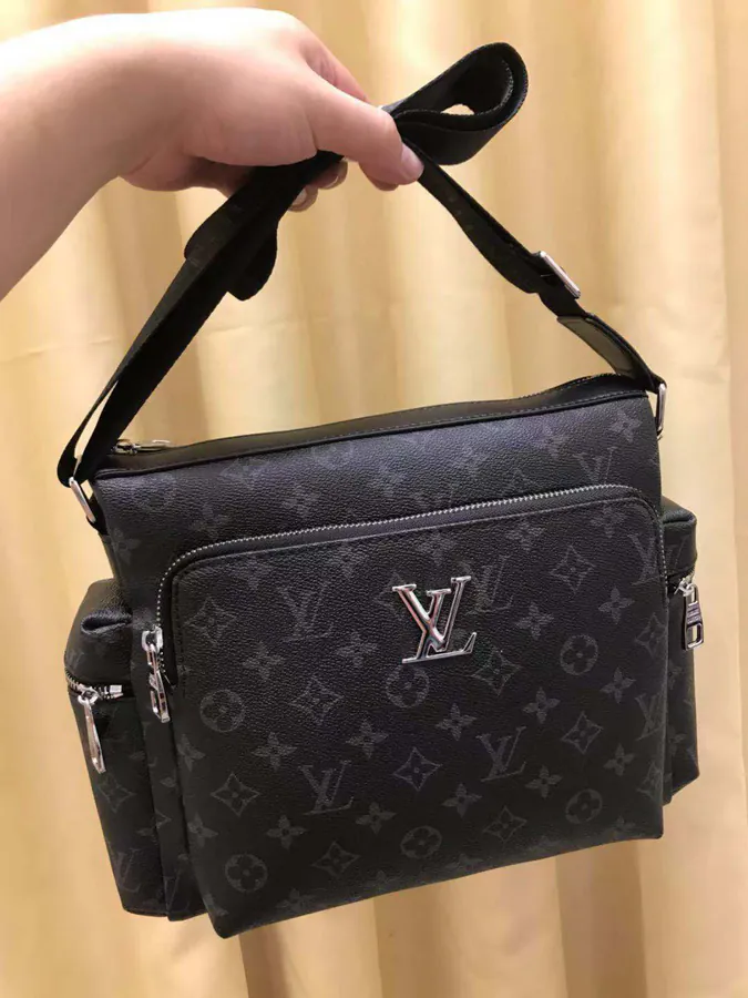 V Brand New Arrival Bucket Bag Classic Fabric, Minimalist Design