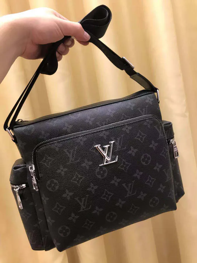 V Brand New Arrival Bucket Bag Classic Fabric, Minimalist Design