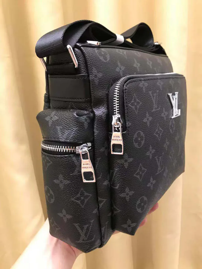 V Brand New Arrival Bucket Bag Classic Fabric, Minimalist Design