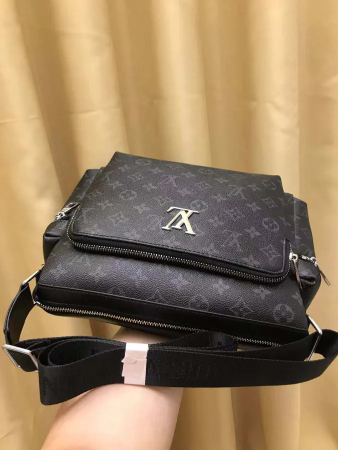V Brand New Arrival Bucket Bag Classic Fabric, Minimalist Design