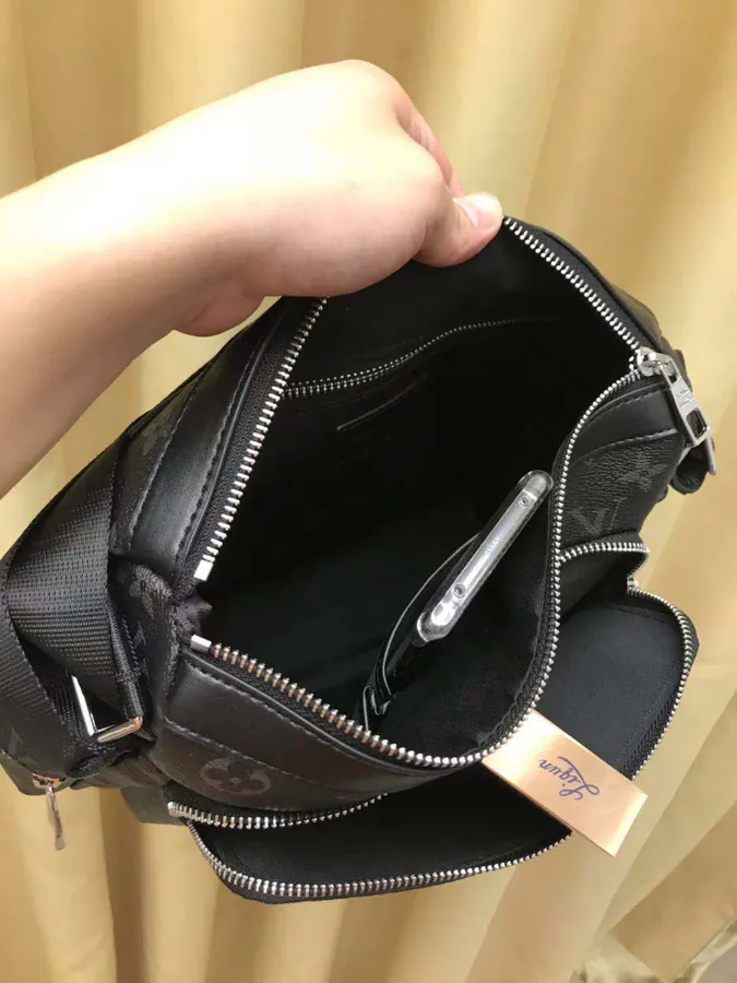 V Brand New Arrival Bucket Bag Classic Fabric, Minimalist Design