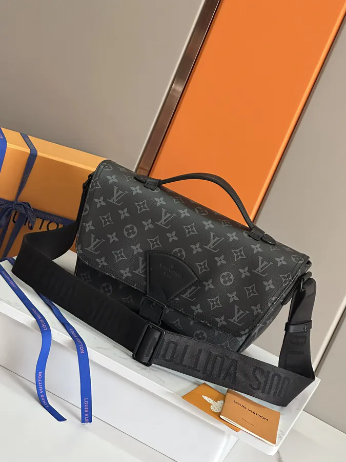 Louis Vuitton Montsouris Messenger Bag