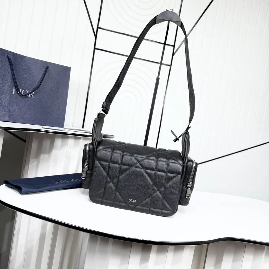 2024 Winter New Arrival Italian Made Bucket Bag with Signature Details