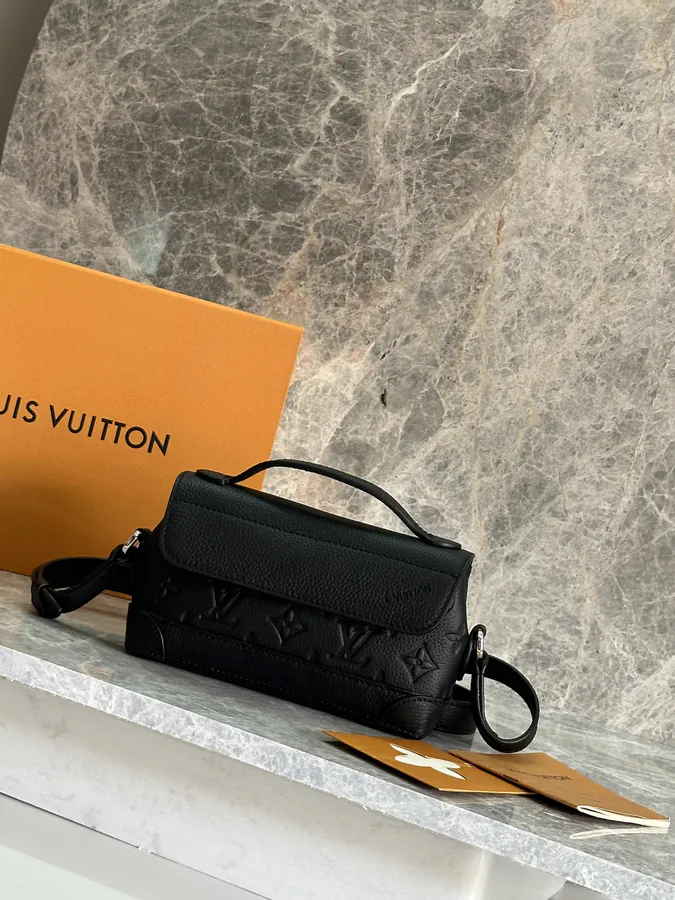 Steamer East West Mini Crossbody Bag Black, Full Leather