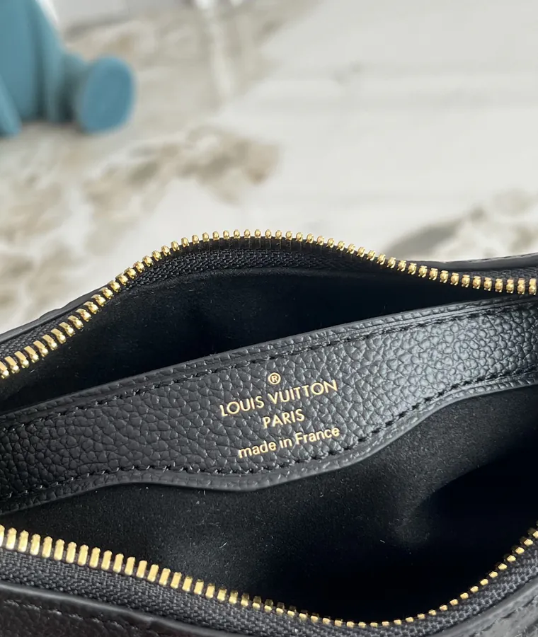 Exclusive Background Dynamic Chip Handbag