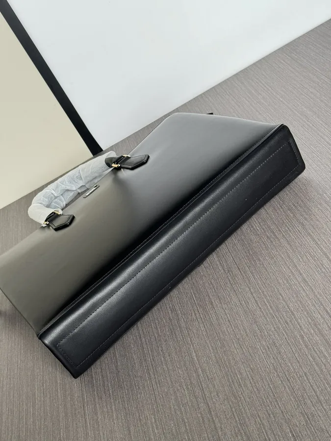 Montblanc 2024 Premium Executive Briefcase with Classic Leather Texture