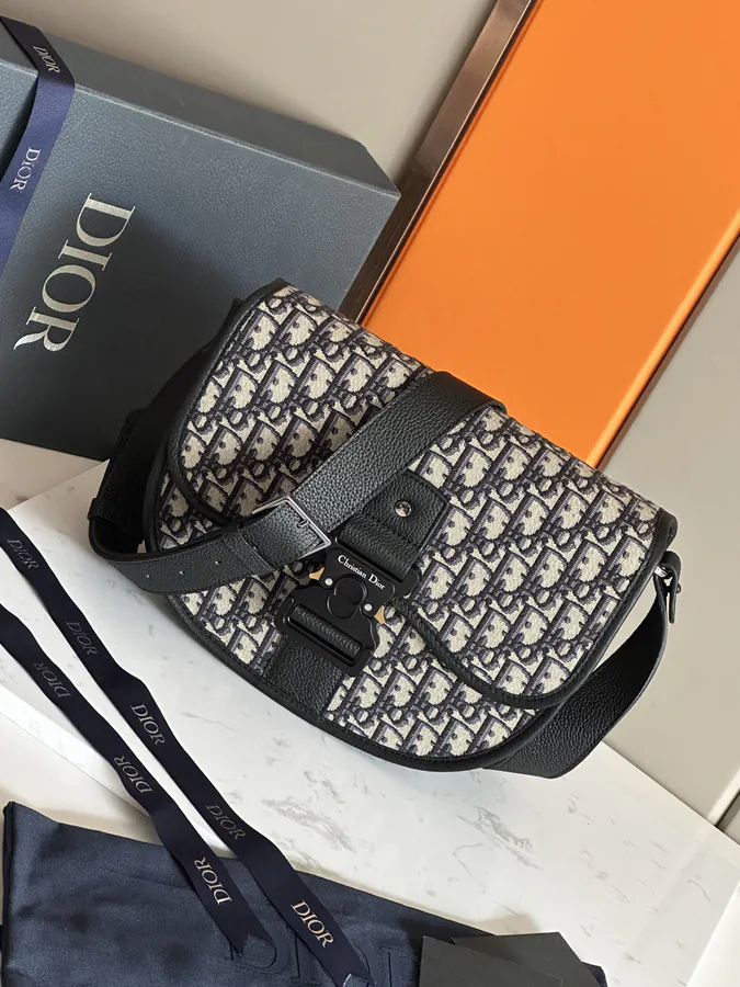 P500 Bucket Bag Modern Minimalist Design with Adjustable Leather Strap