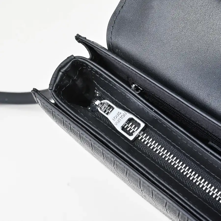 Louis Vuitton Men's Latest Handbag