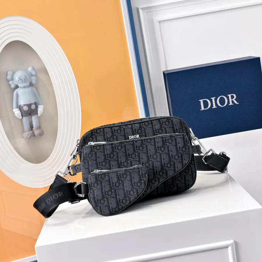 A Saddle Three Piece Set Handbag 2023 Autumn Menswear Collection