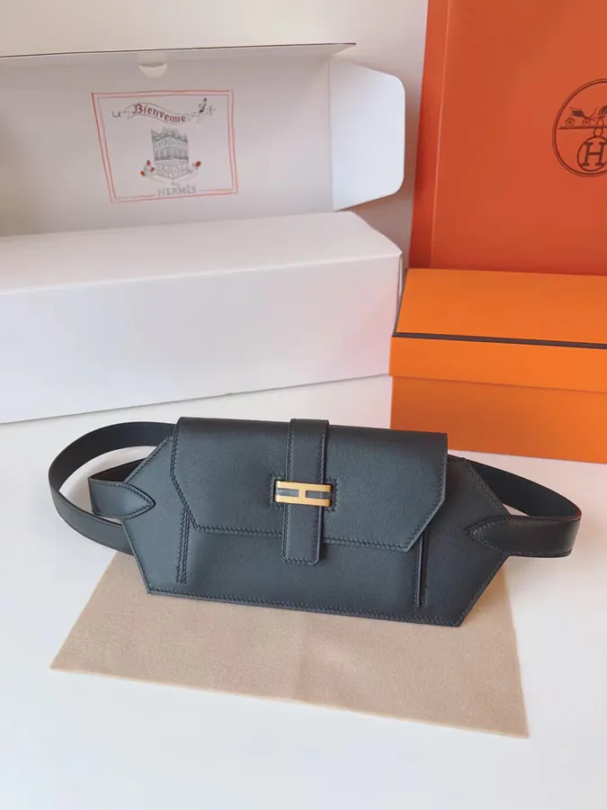 Elan Poet 24 Bucket Bag in Swift Calfskin