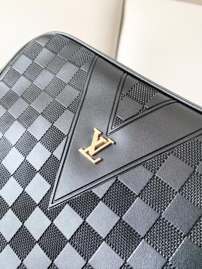 LV Men's Crossbody Bag 9311