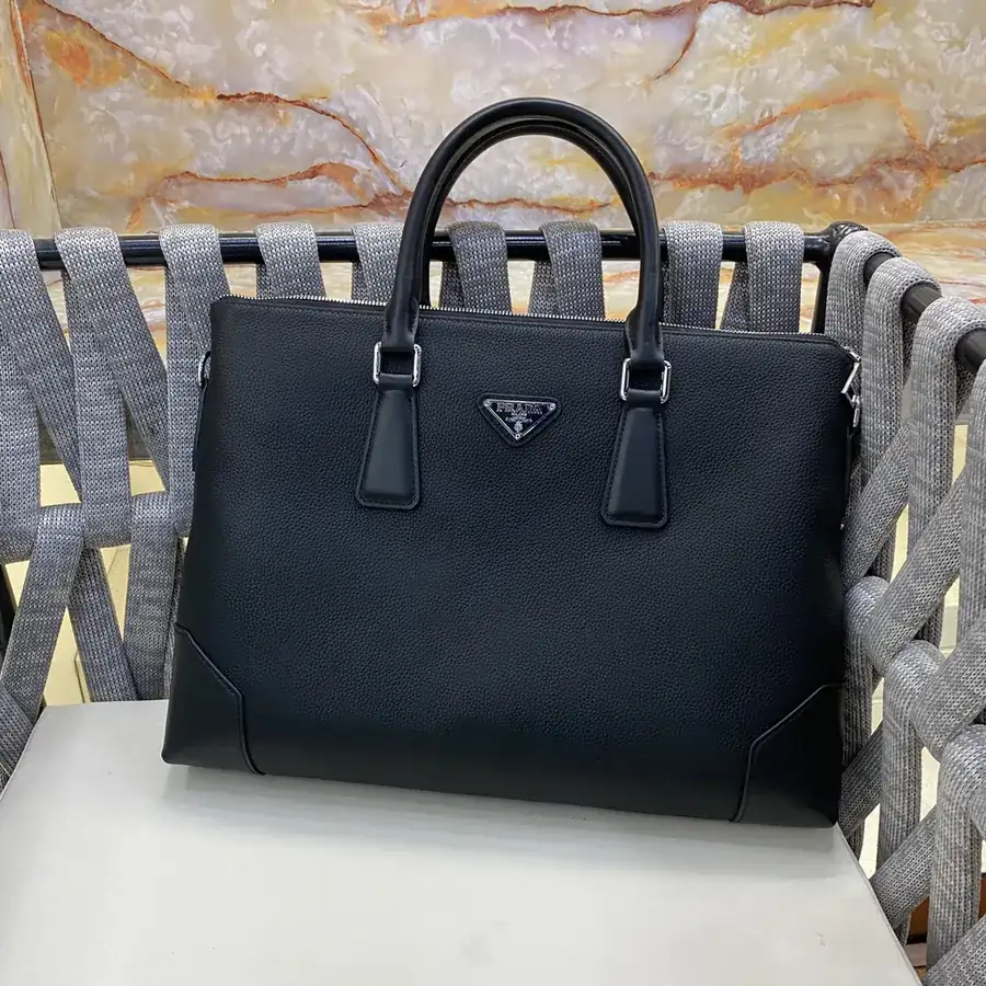 LV Handbag Essential for Casual Wear