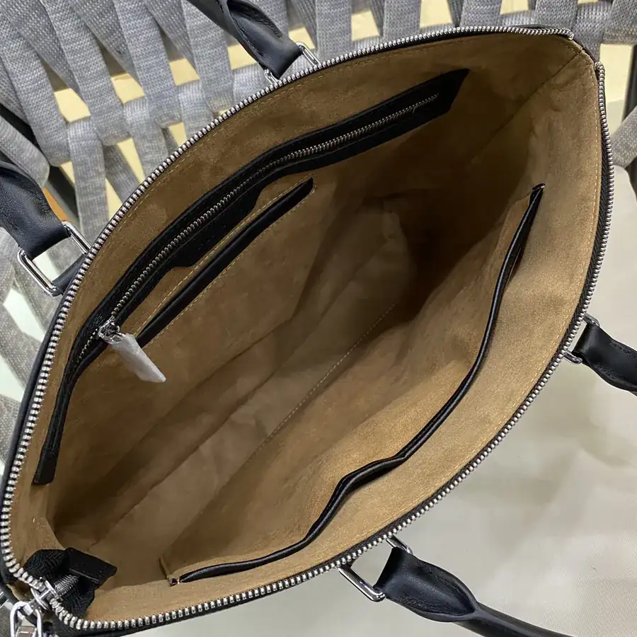 LV Handbag Essential for Casual Wear