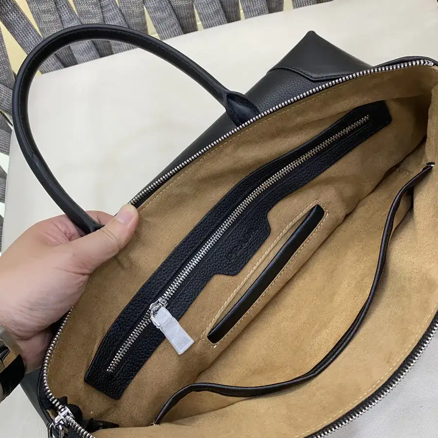LV Handbag Essential for Casual Wear