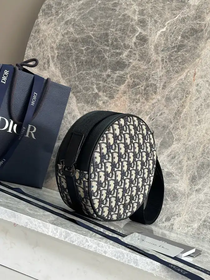 Yoyo Zip Messenger Bag 2025 Summer Menswear Collection