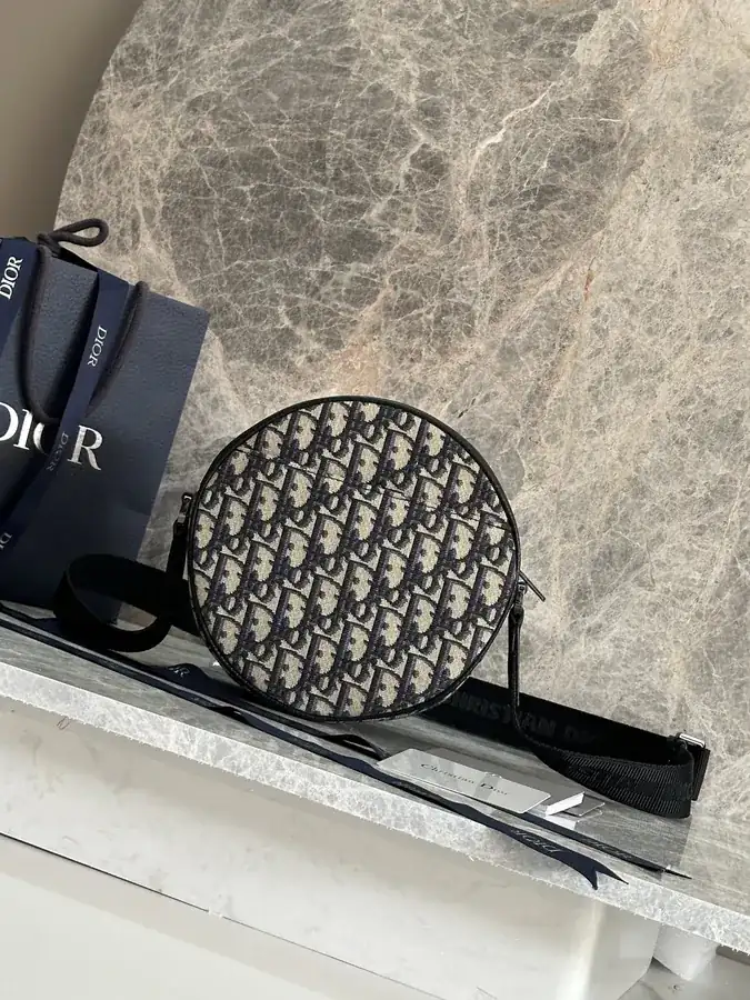 Yoyo Zip Messenger Bag 2025 Summer Menswear Collection