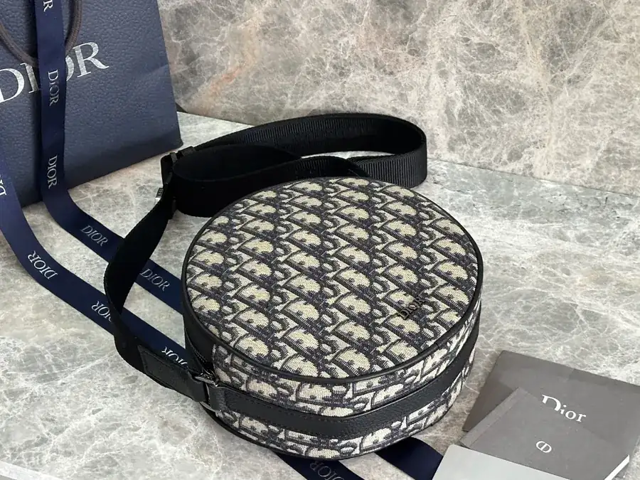 Yoyo Zip Messenger Bag 2025 Summer Menswear Collection