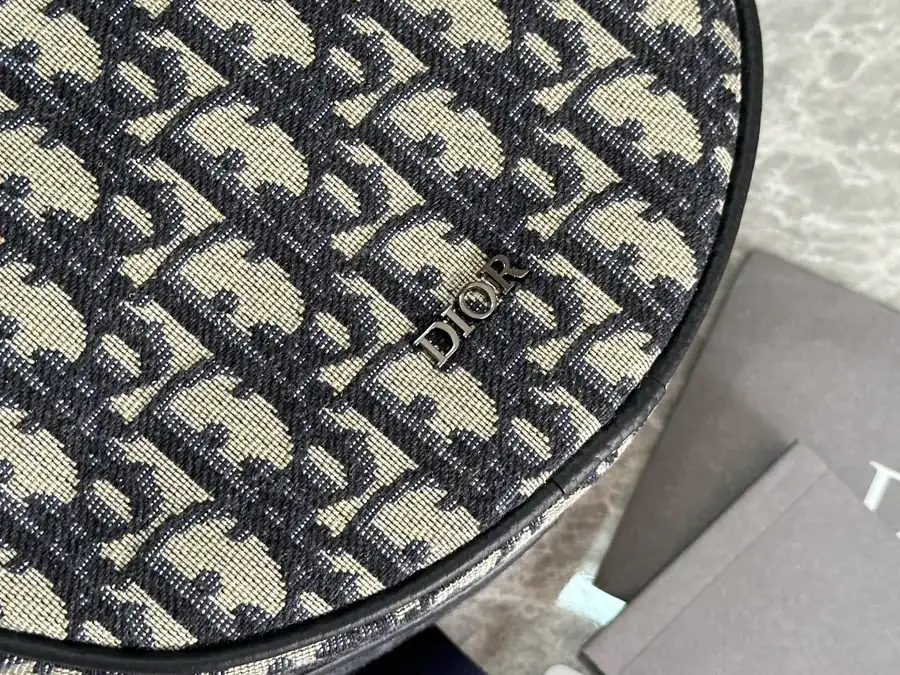 Yoyo Zip Messenger Bag 2025 Summer Menswear Collection
