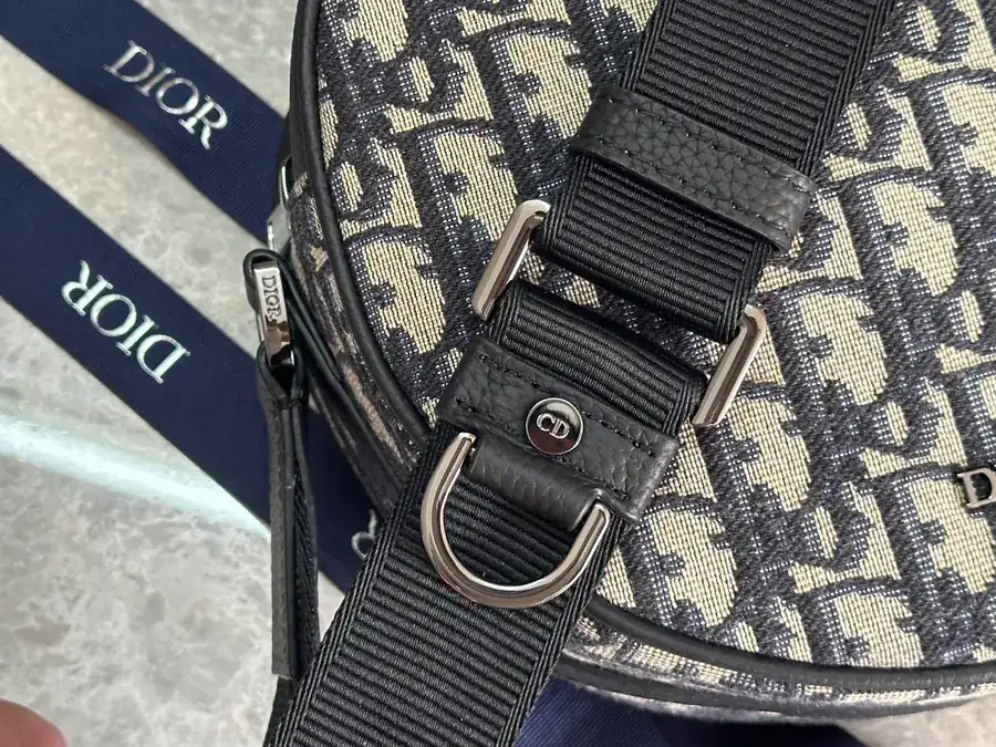 Yoyo Zip Messenger Bag 2025 Summer Menswear Collection