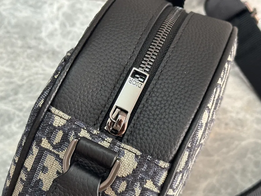 Yoyo Zip Messenger Bag 2025 Summer Menswear Collection