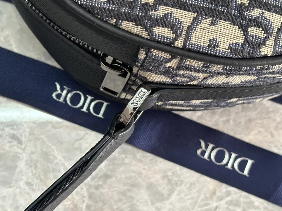 Yoyo Zip Messenger Bag 2025 Summer Menswear Collection