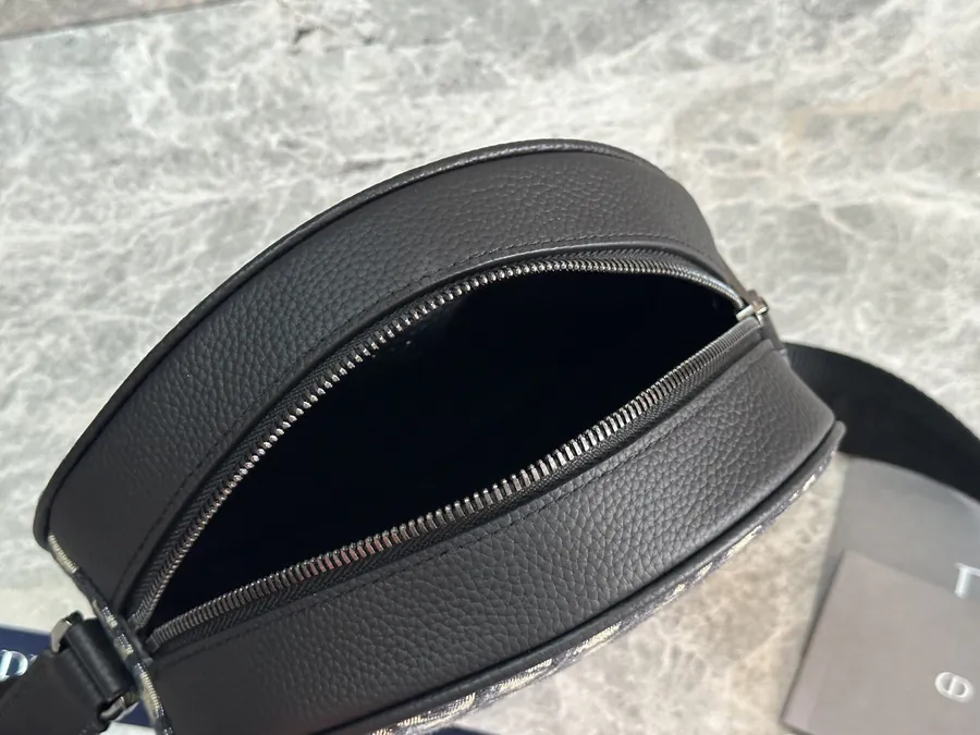 Yoyo Zip Messenger Bag 2025 Summer Menswear Collection