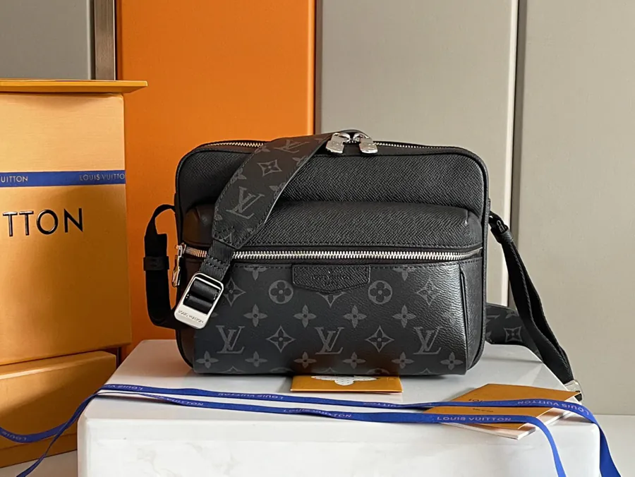 Louis Vuitton Taïga Leather & Monogram Canvas Outdoor Messenger Bag