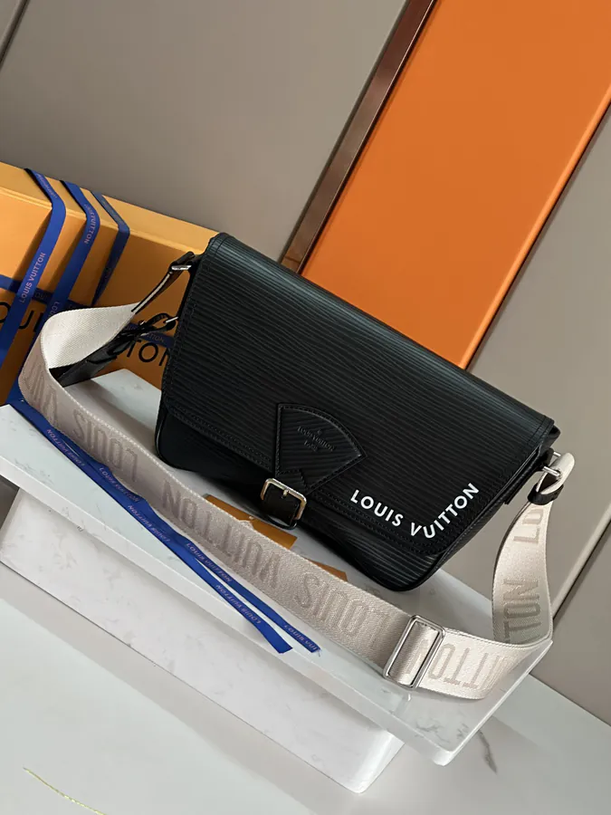 Montsouris Messenger Bag Black