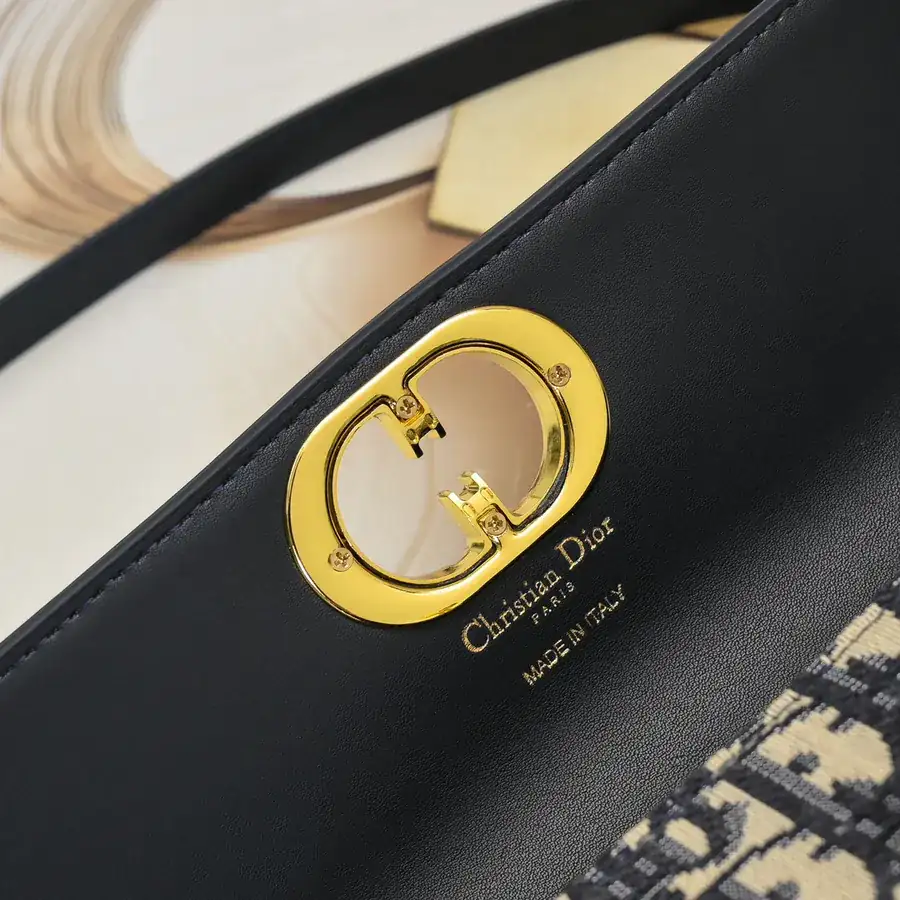 2014 30 Montaigne Avenue East West Mini Crossbody Bag