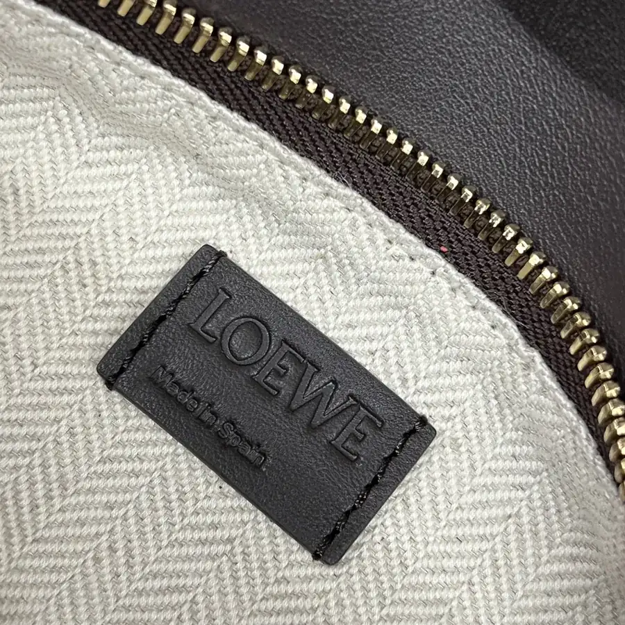 New Puzzle Shoulder Bag in Classic Leather