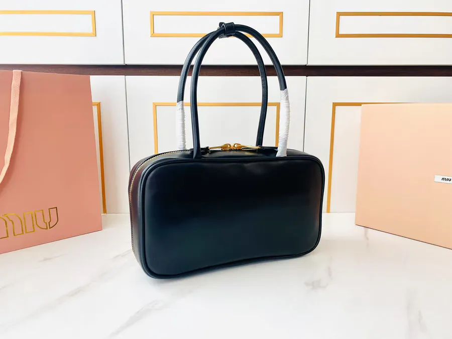 M Family 5BB172 Bucket Bag Premium Calfskin, Minimalist Design