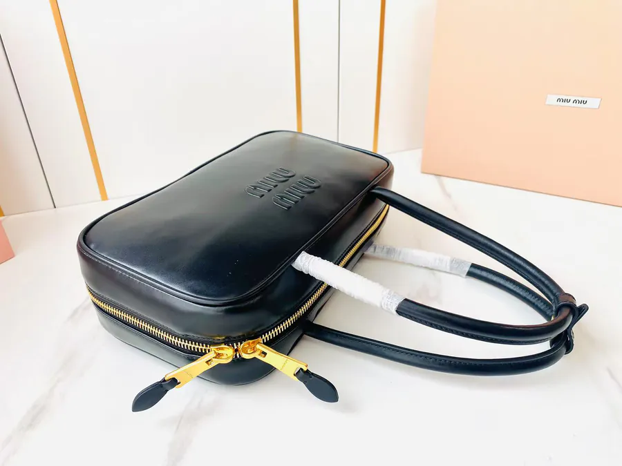 M Family 5BB172 Bucket Bag Premium Calfskin, Minimalist Design
