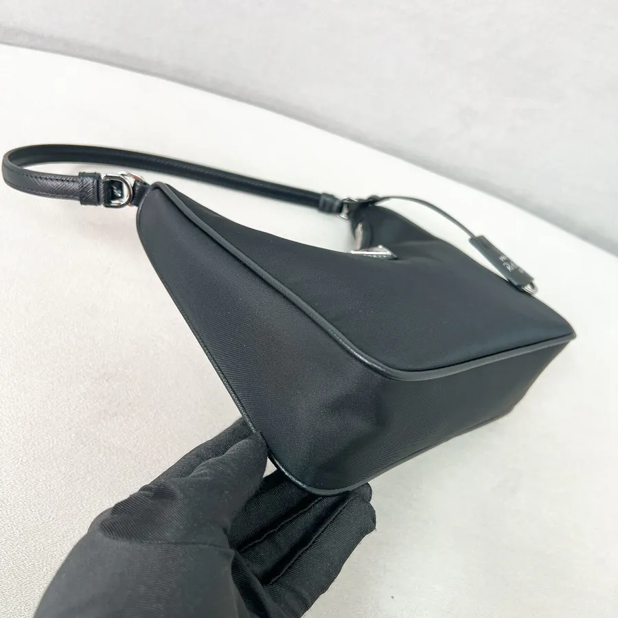 Hobo Re Edition 2005 Leather Wrist Crossbody Bag 1N204M
