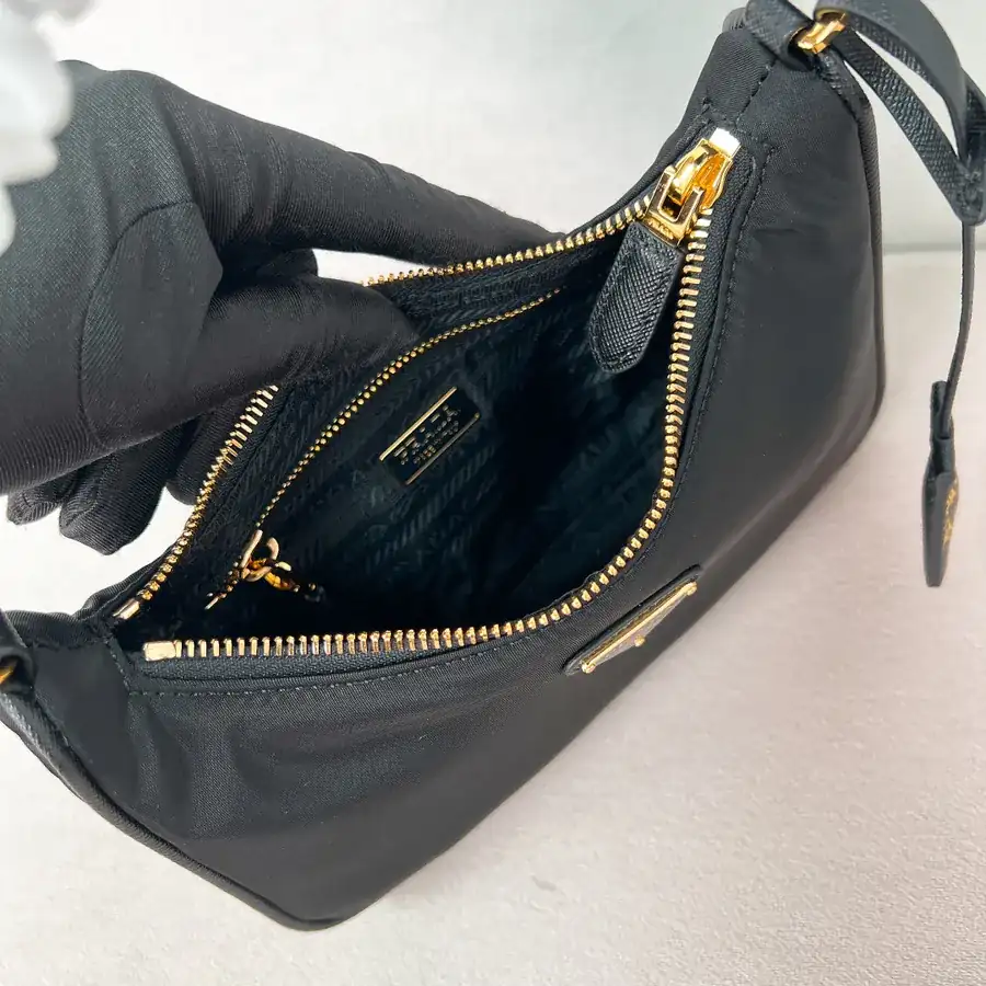 Hobo Re Edition 2005 Leather Wrist Crossbody Bag 1N204M