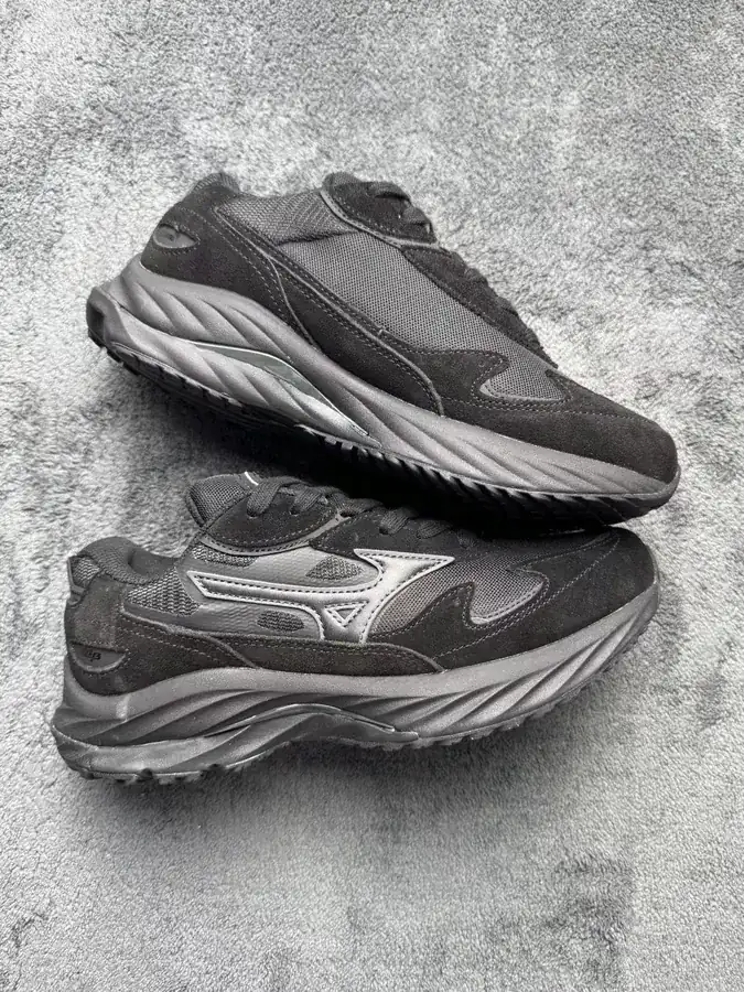 Mizuno Wave Rider Beta Retro Lifestyle Sneaker