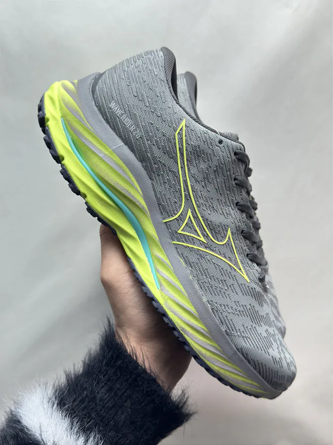 Mizuno Wave Rider 26 in Gray Green