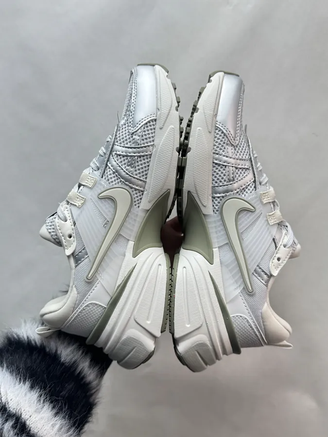 V2K Run Gray Green