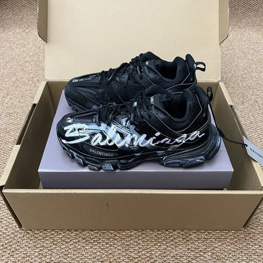 Tra三代涂鸦 Low Top Dad Shoes for Men and Women