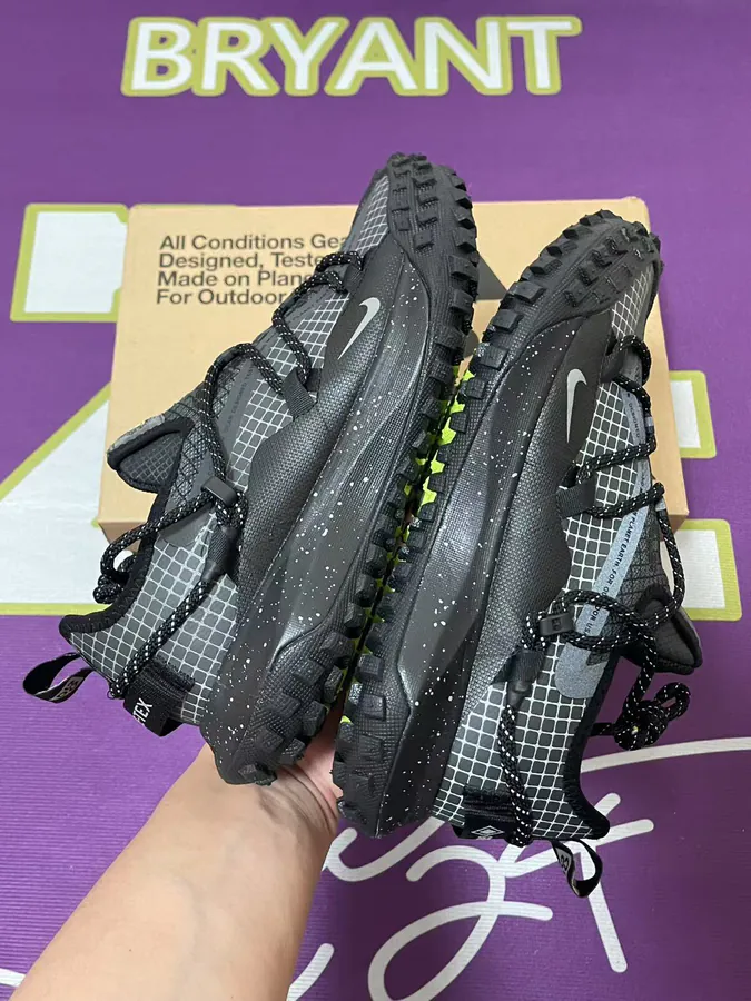 ACG Mountain Fly Low SE Outdoor Functional Low Top Shoes