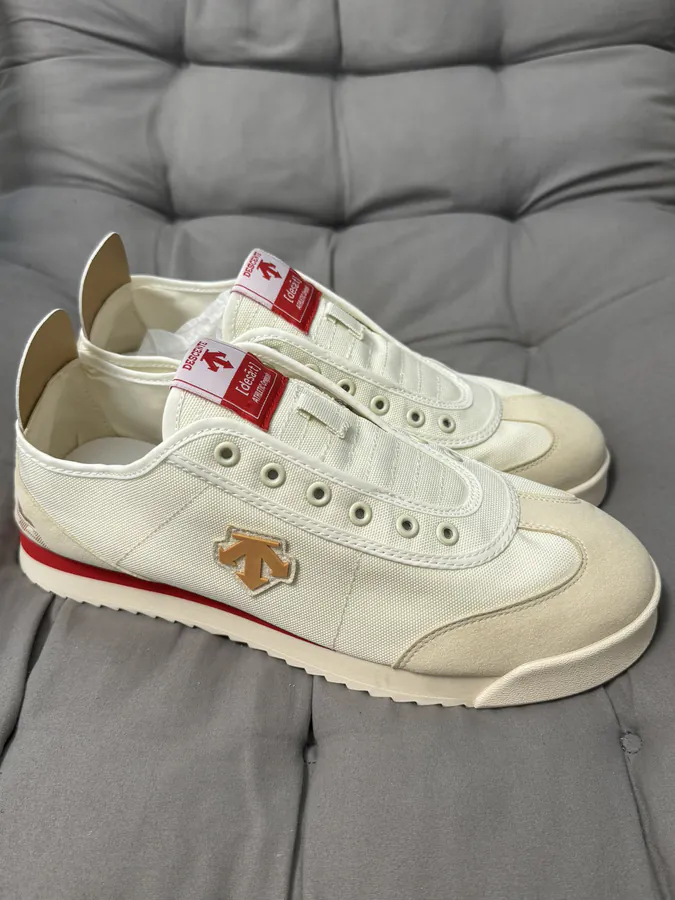 250 CON One Size Sporty Sneaker