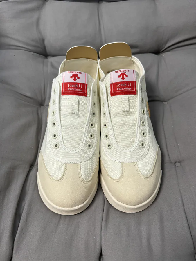 250 CON One Size Sporty Sneaker