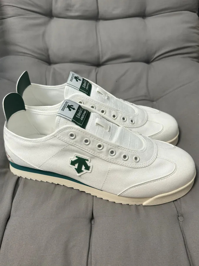 250 CON One Size Sporty Sneaker