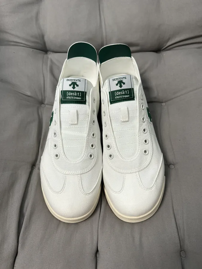 250 CON One Size Sporty Sneaker